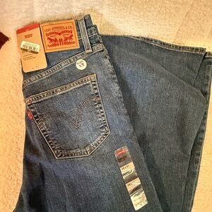 Levi's Women's Relaxed Jeans in Classic Blue